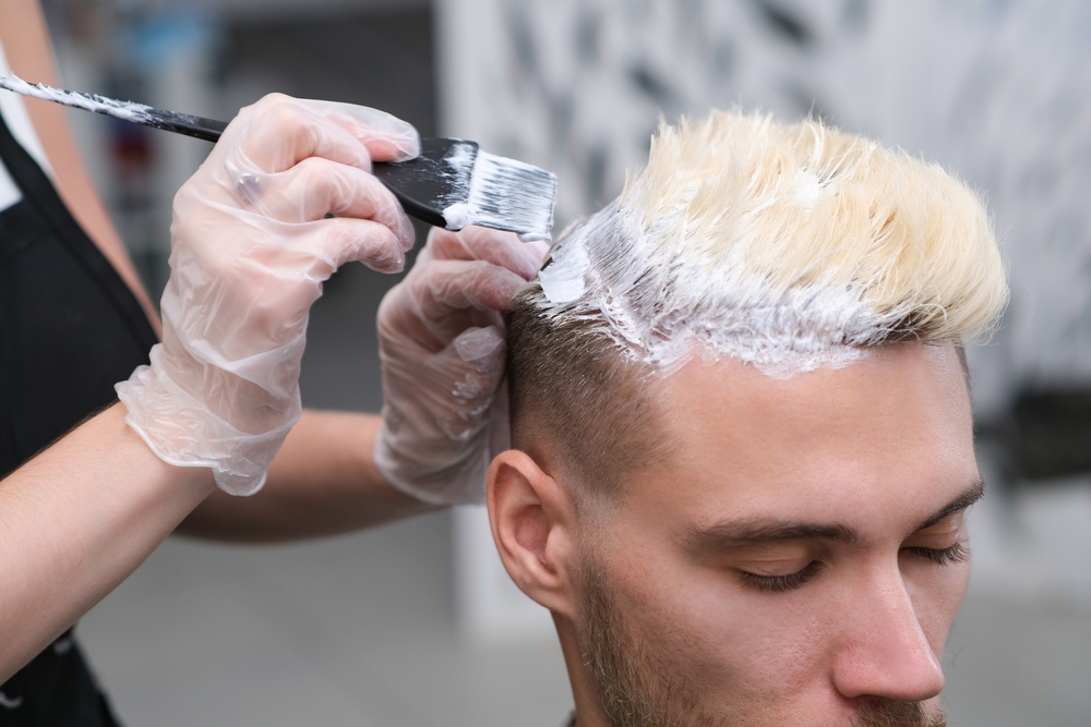 Hair,Dyeing,For,A,Young,Man,In,A,Hairdressing,Salon.